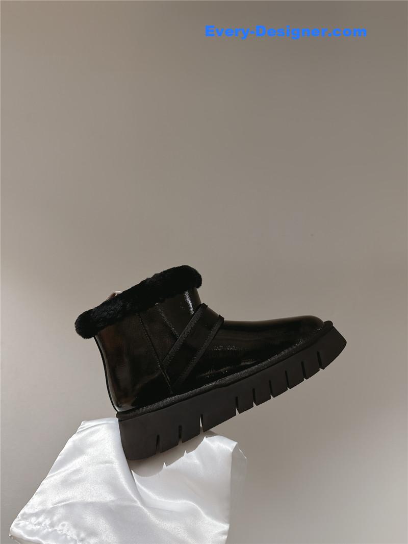 Roger Vivier Viv’ Shearling Winter Boots