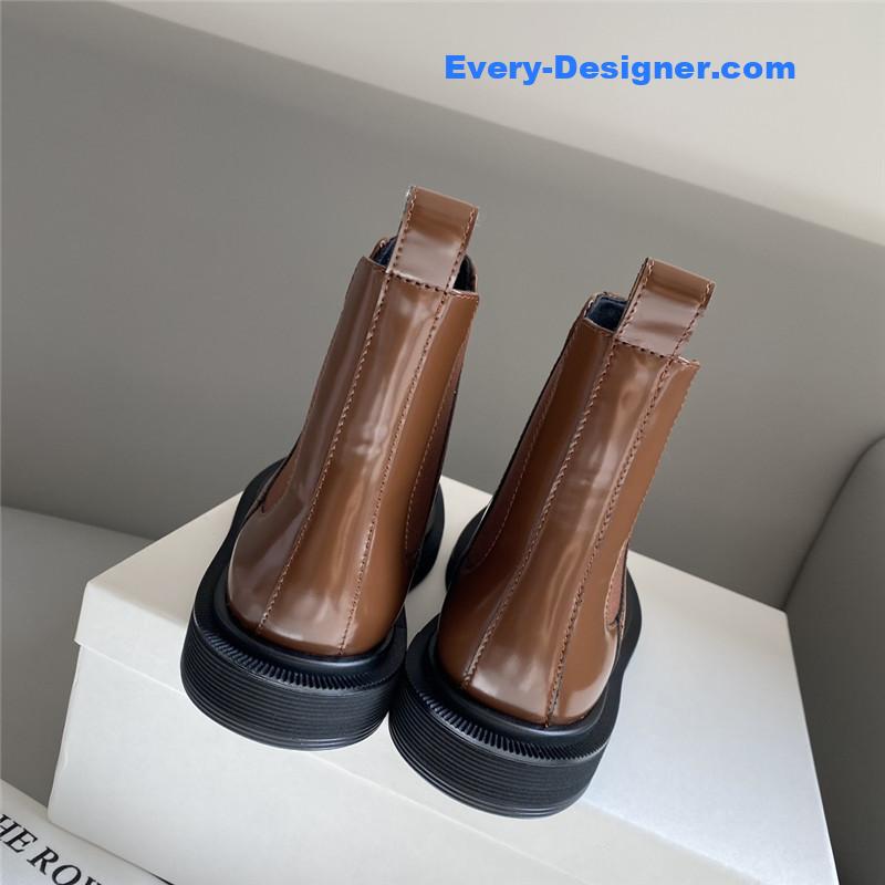 The R0w brown elastic ranger chelsea boots