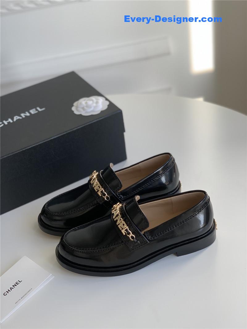 Chanel classic letter chain loafers
