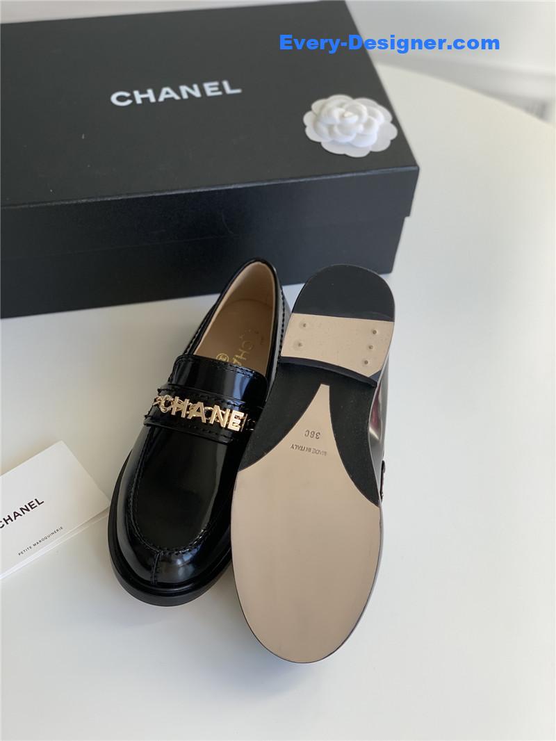 Ch**el classic letter chain loafers