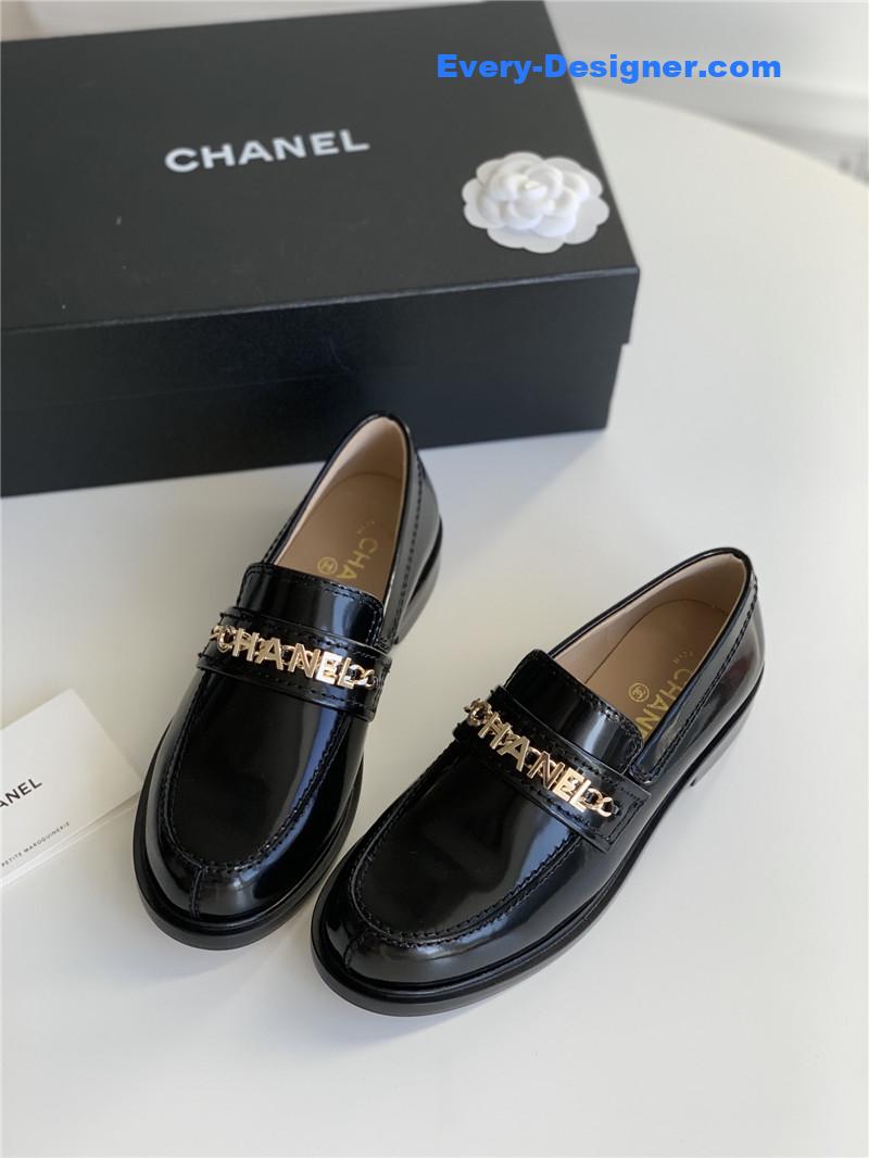 Ch**el classic letter chain loafers