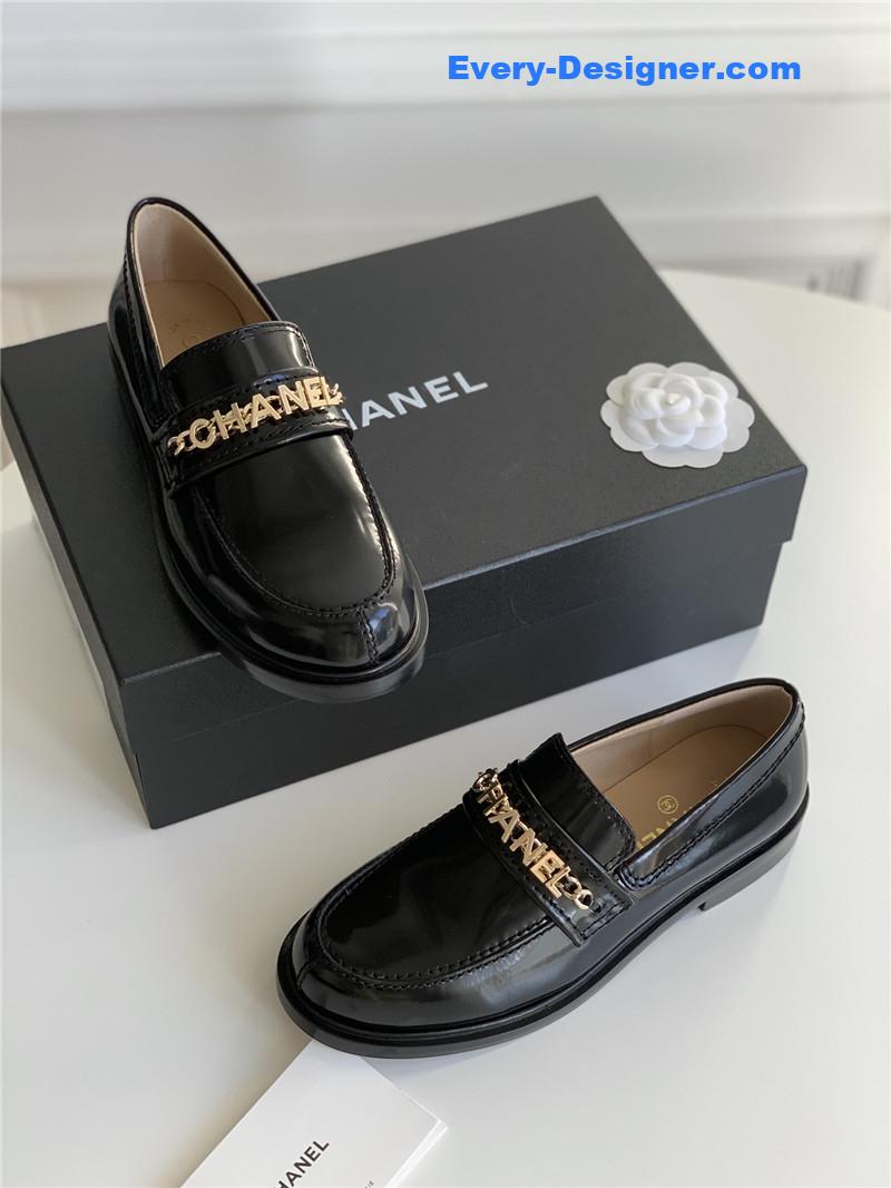 Ch**el classic letter chain loafers