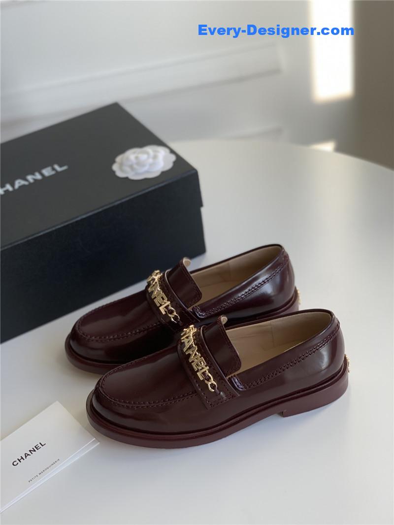 Chanel classic letter chain loafers