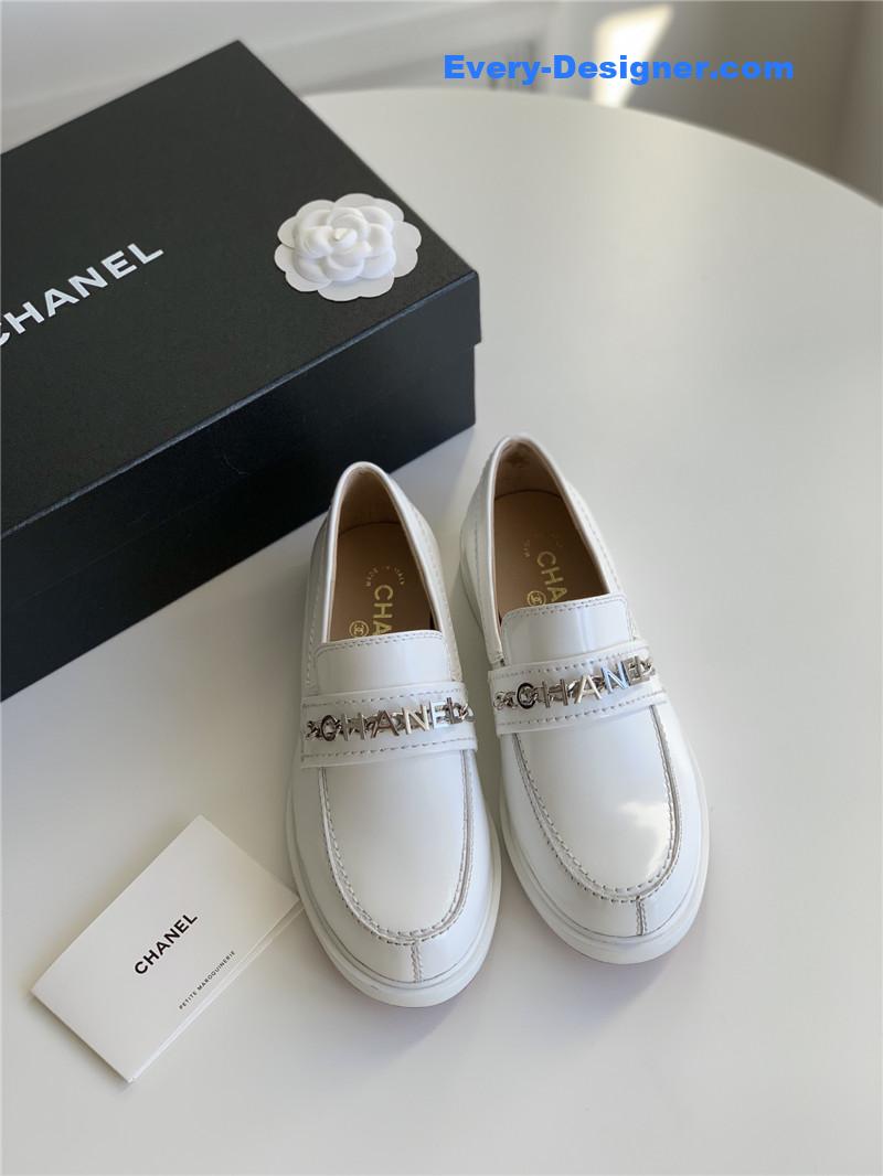 Chanel classic letter chain loafers