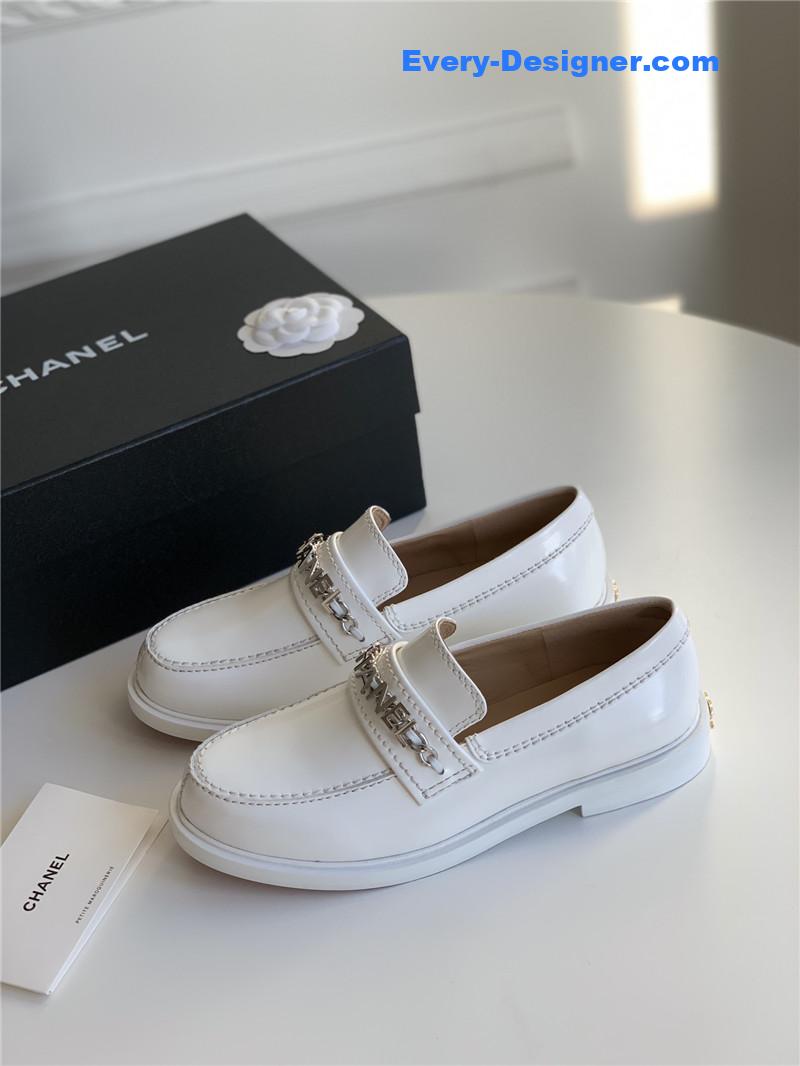 Chanel classic letter chain loafers