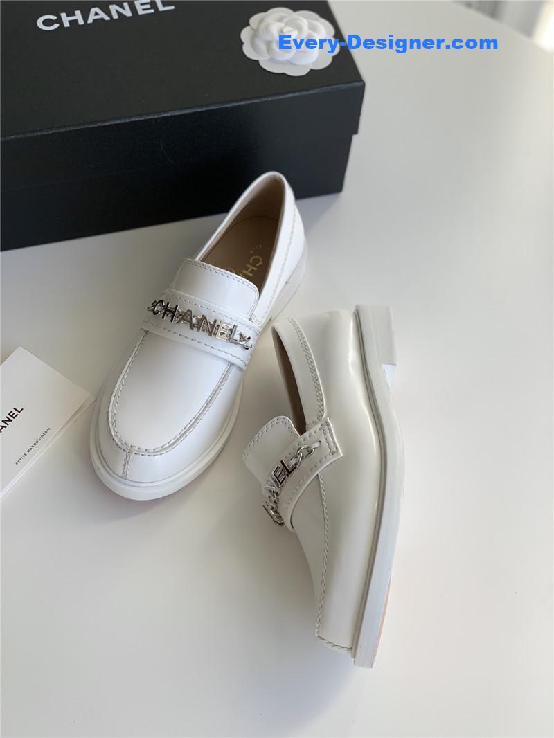Chanel classic letter chain loafers
