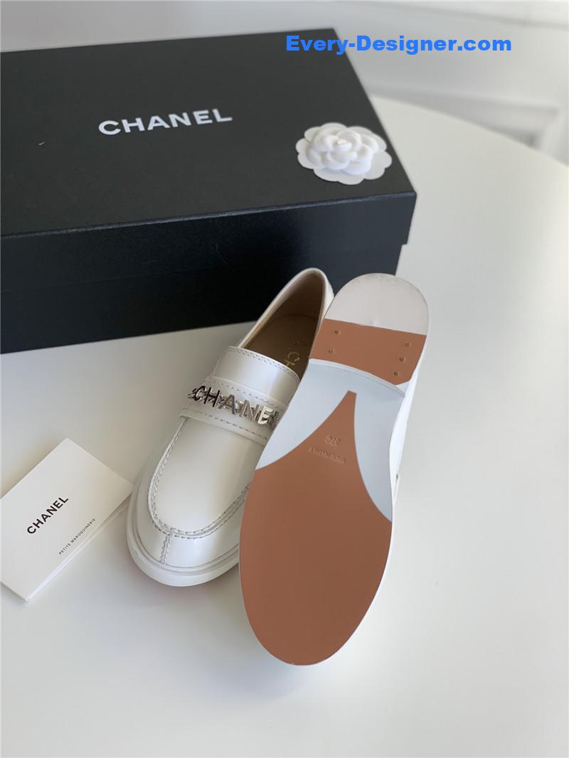 Chanel classic letter chain loafers