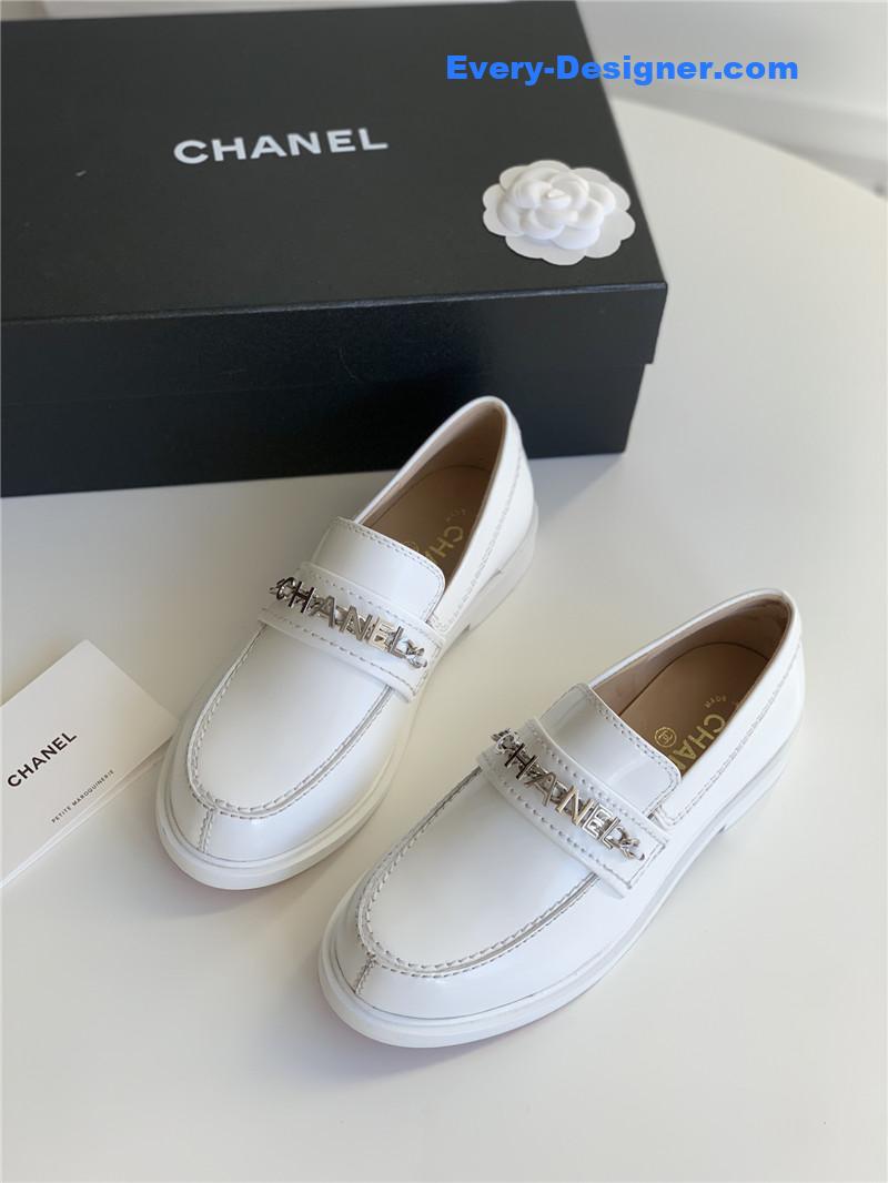 Chanel classic letter chain loafers