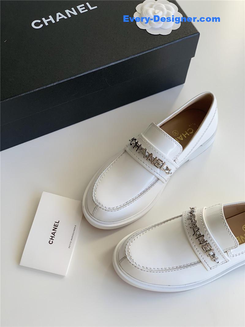 Chanel classic letter chain loafers