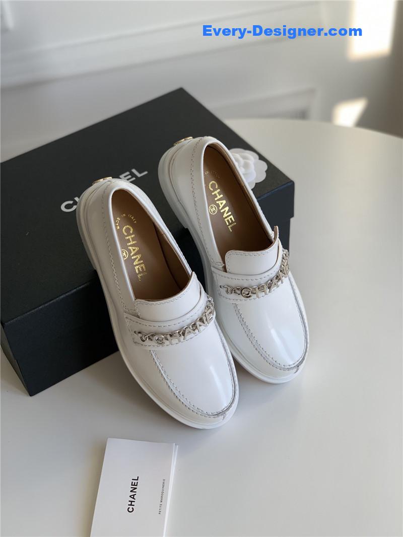 Chanel classic letter chain loafers