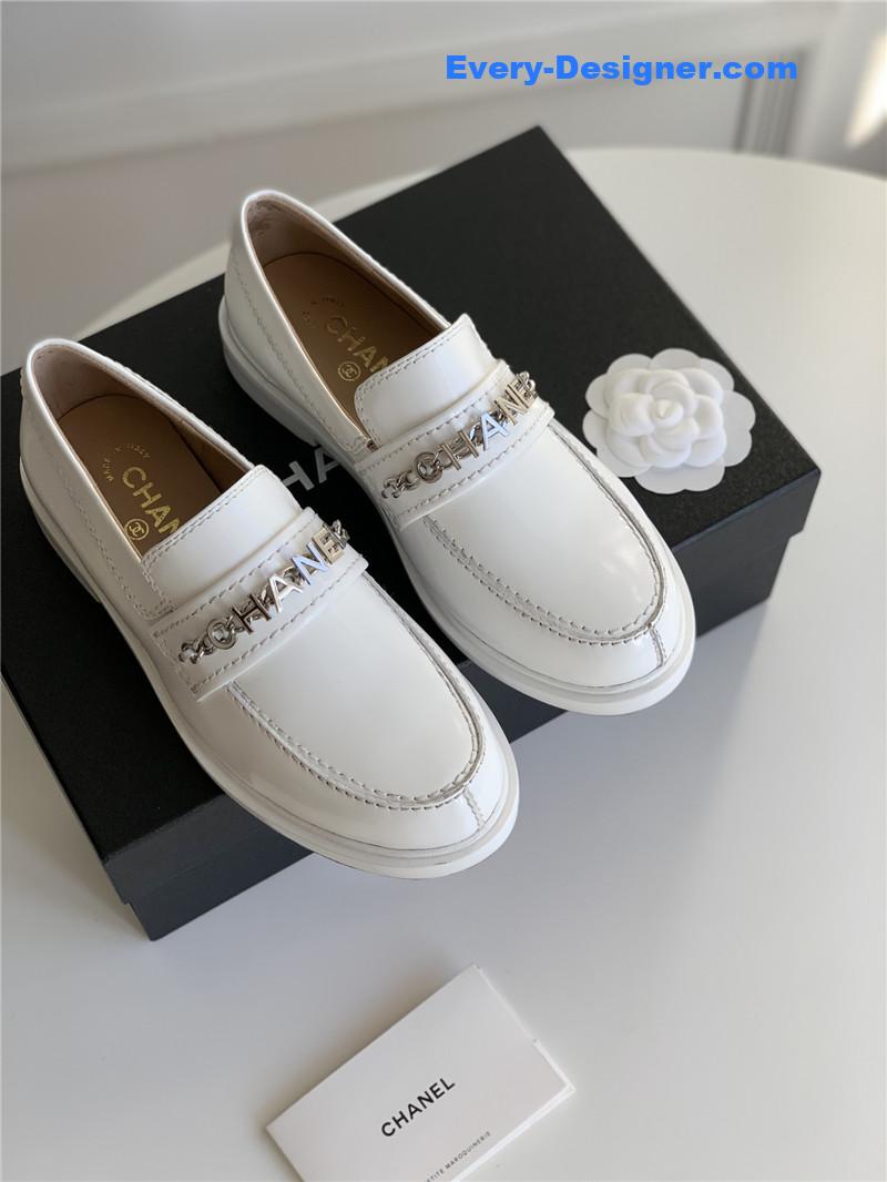 Chanel classic letter chain loafers