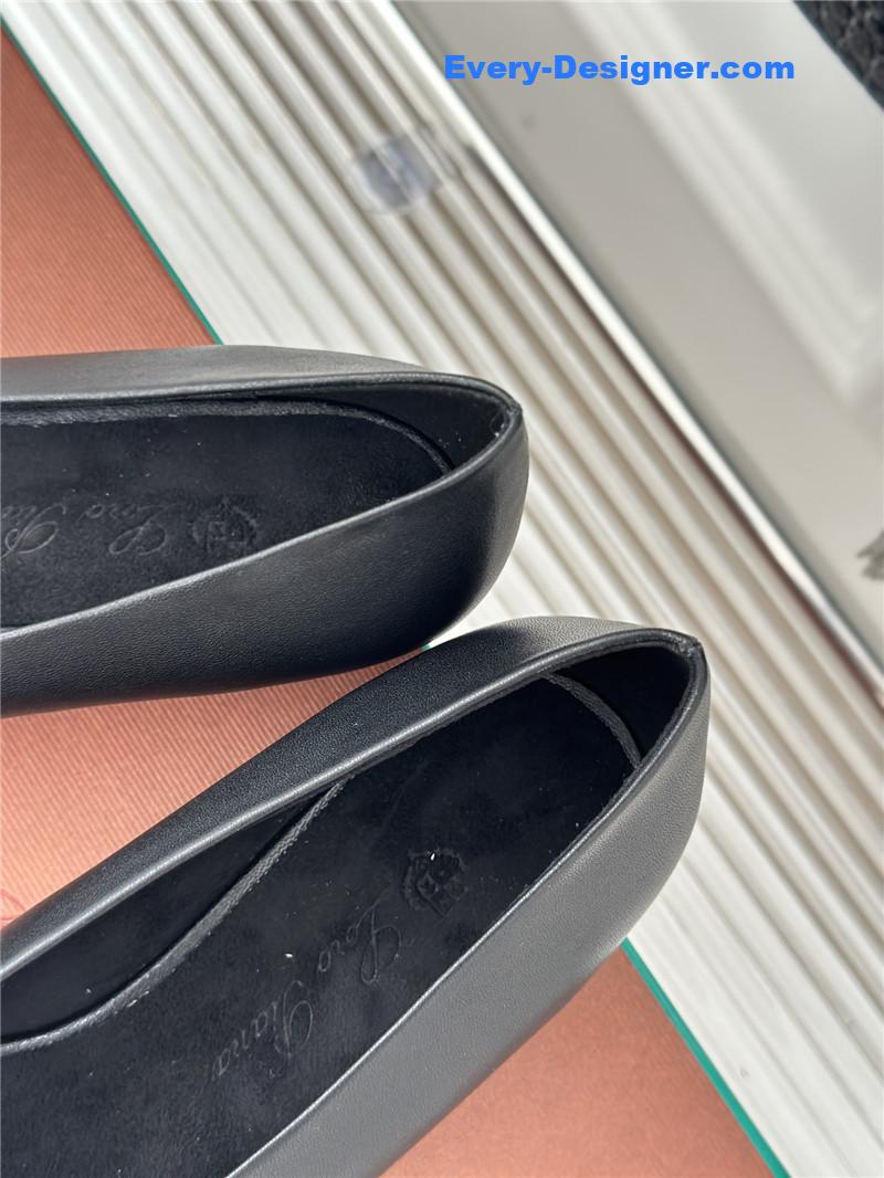 L0r0 P1ana retro witch flats