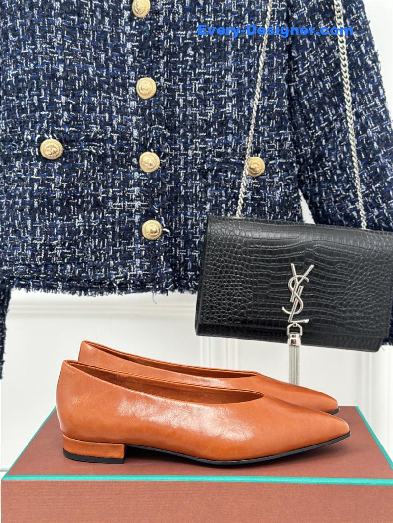 L0r0 P1ana retro witch flats