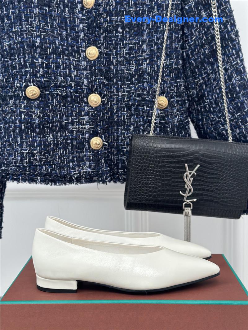 L0r0 P1ana retro witch flats