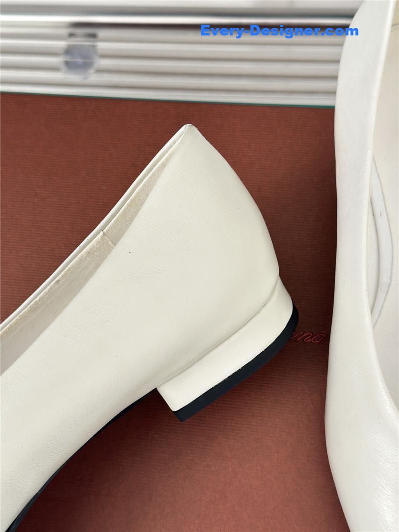 L0r0 P1ana retro witch flats