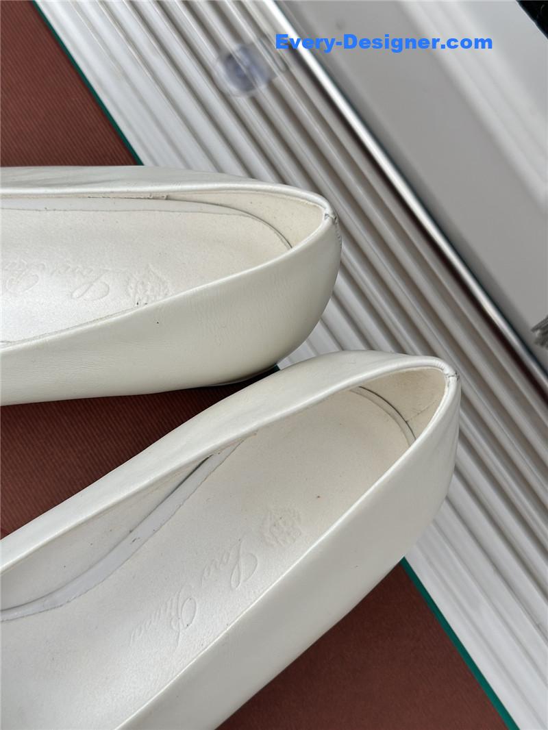 L0r0 P1ana retro witch flats