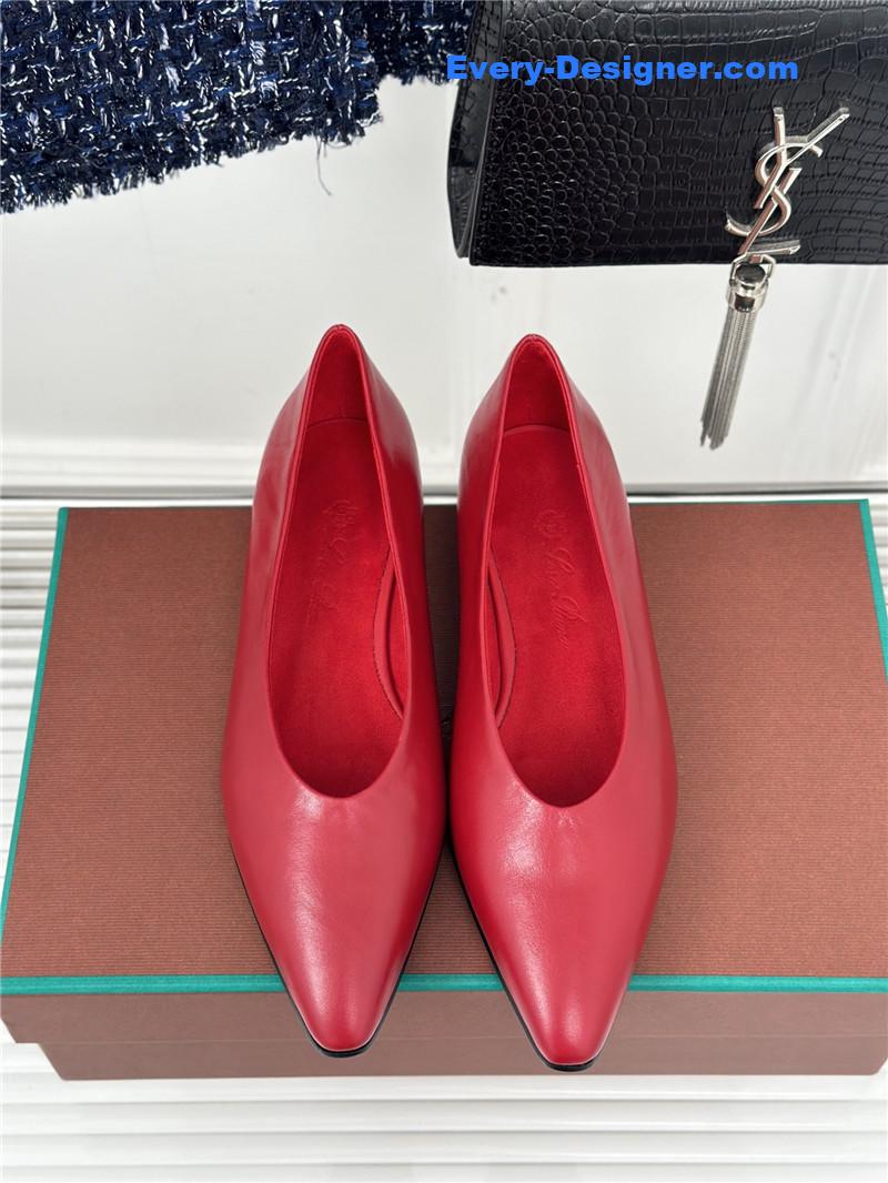 L0r0 P1ana retro witch flats