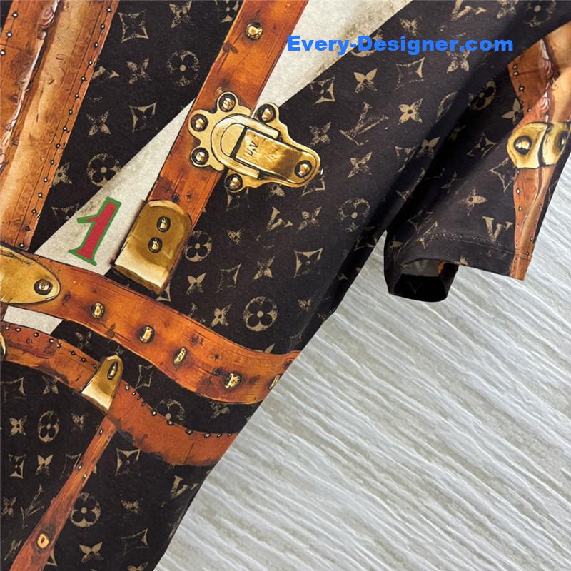 l0vis Vvtt0n lv metal chain luggage print t-shirt replica clothes