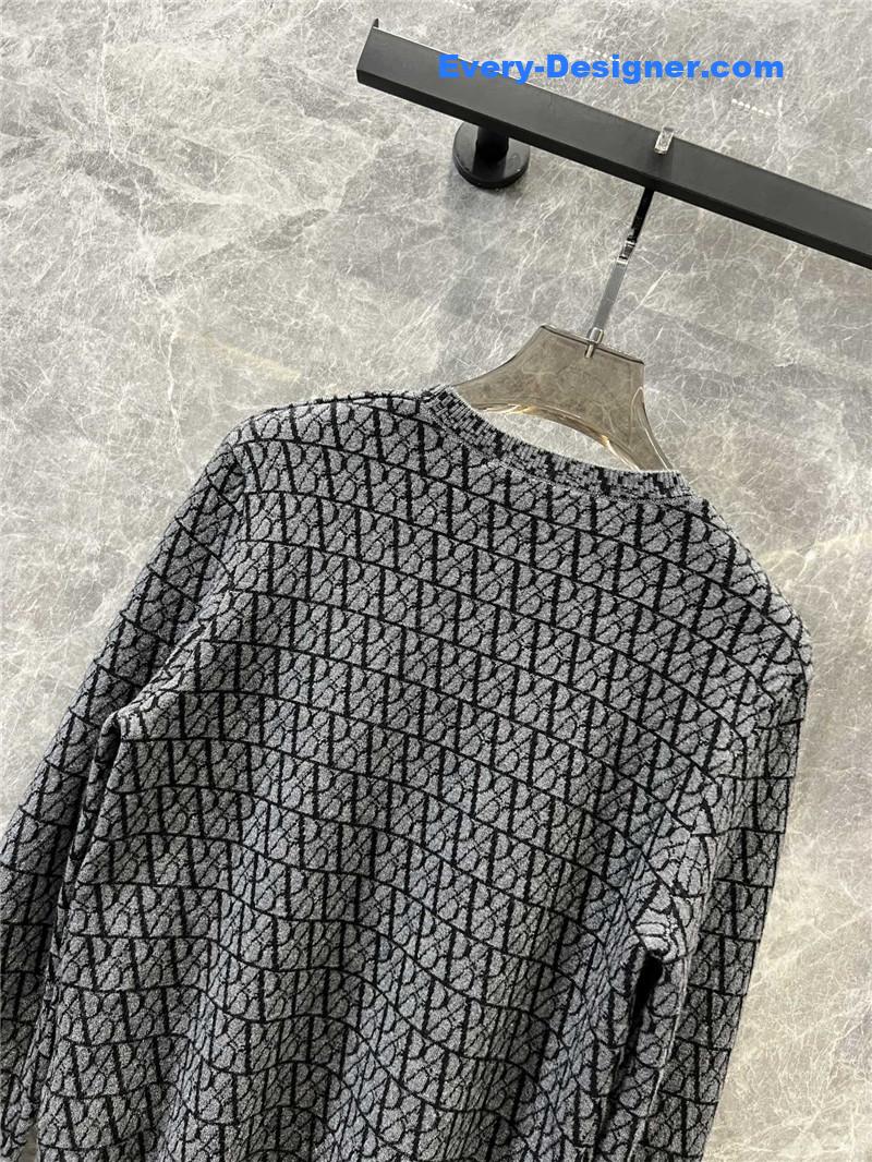 Va1e*ntin0 crew neck knitted sweater replica designer clothes