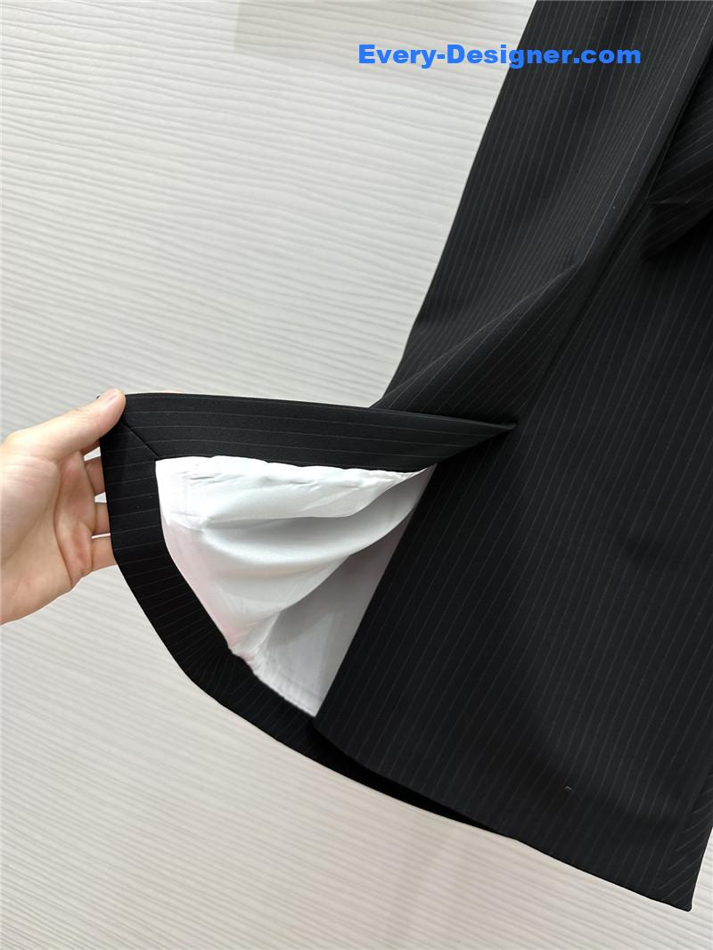 a1exa*der Mcqv*en v-neck waist dress replica d&g clothing