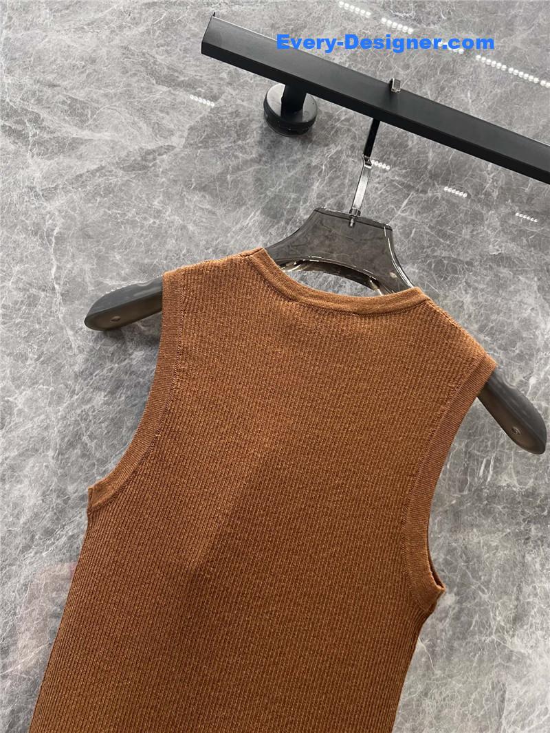 Y51 letter brooch knitted vest replicas clothes