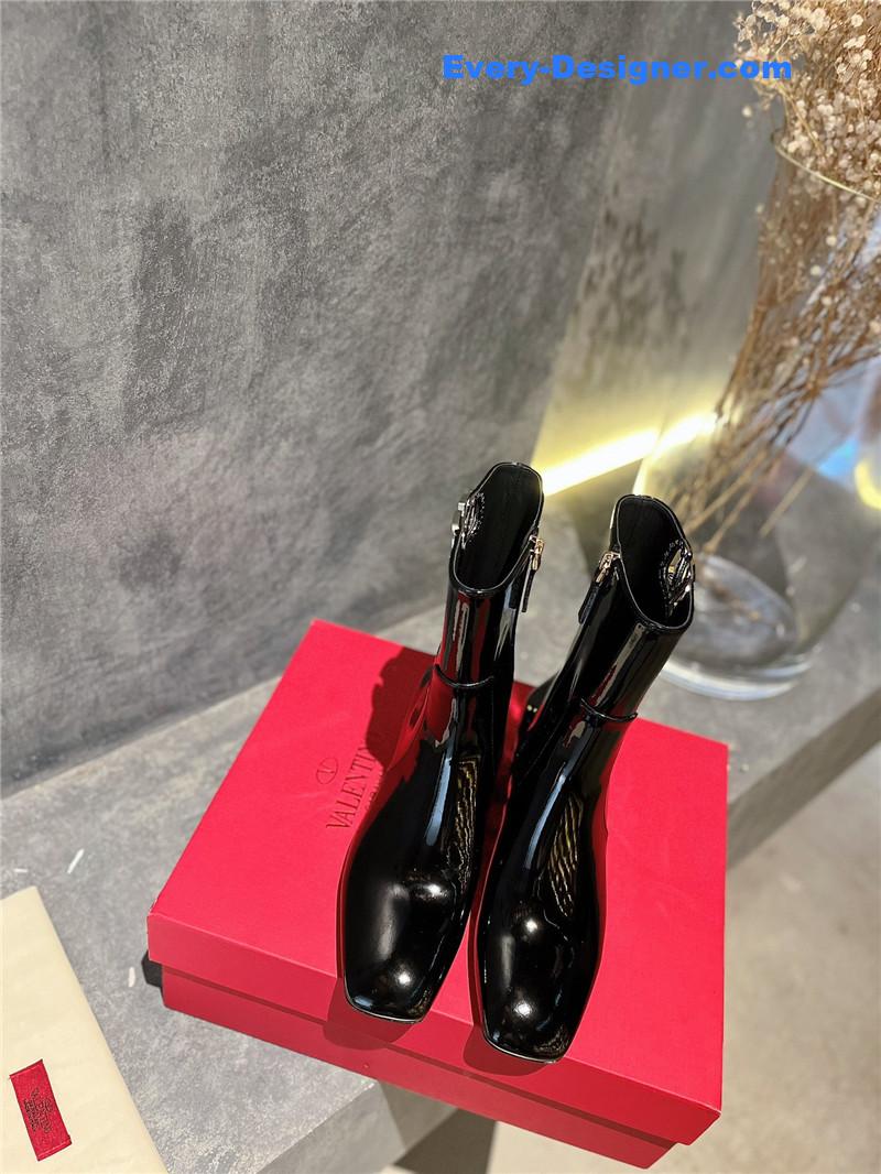 Va1e*ntin0 vlogo leather ankle boots