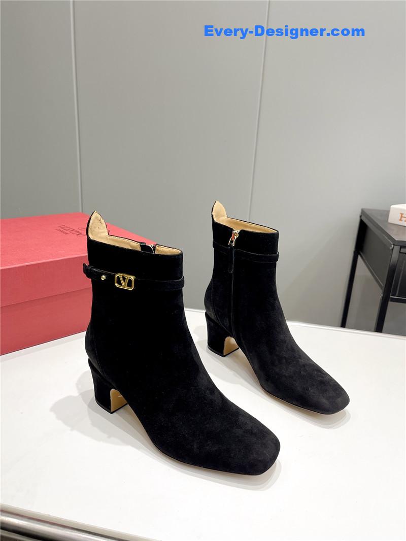 Va1e*ntin0 garavani 60mm suede ankle boots