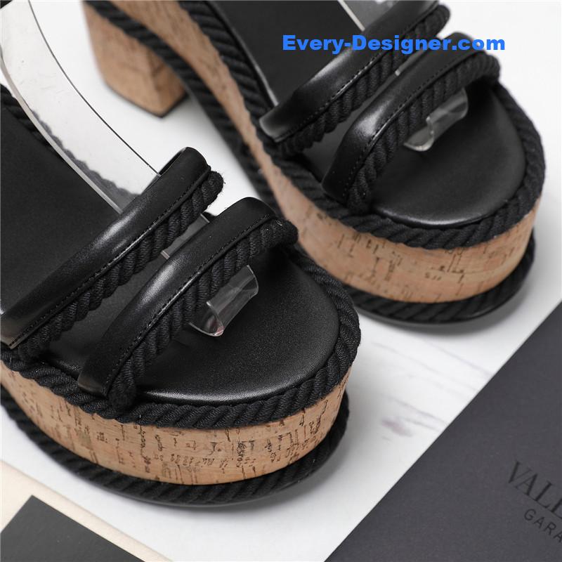 Va1e*ntin0 vlogo summerblocks wedge sandals
