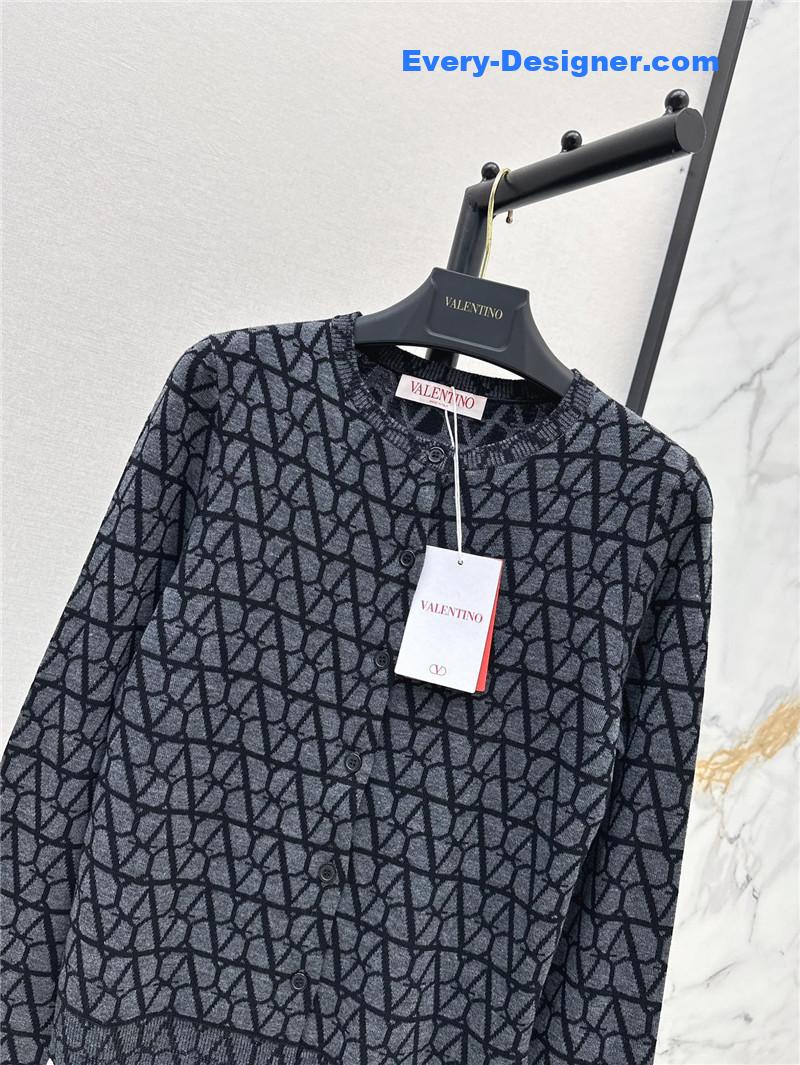 Va1e*ntin0 alphabet jacquard knitted cardigan replica clothes