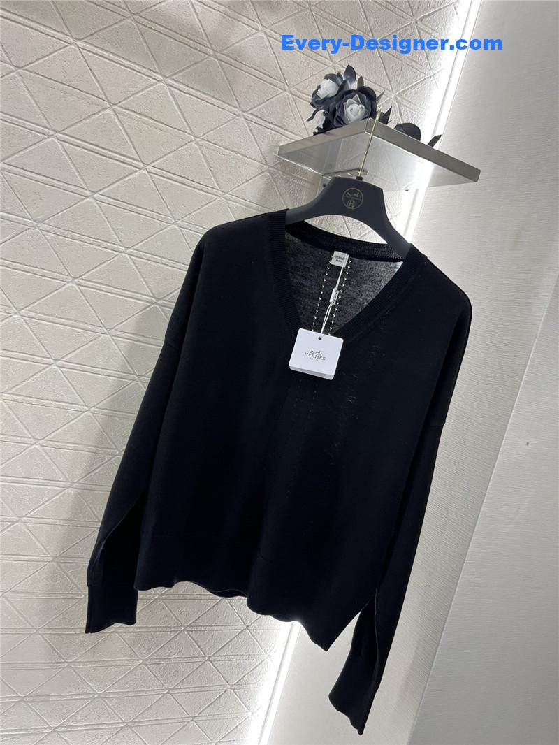 H**me5 v-neck knitted top replica clothing sites