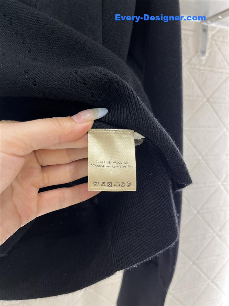 H**me5 v-neck knitted top replica clothing sites