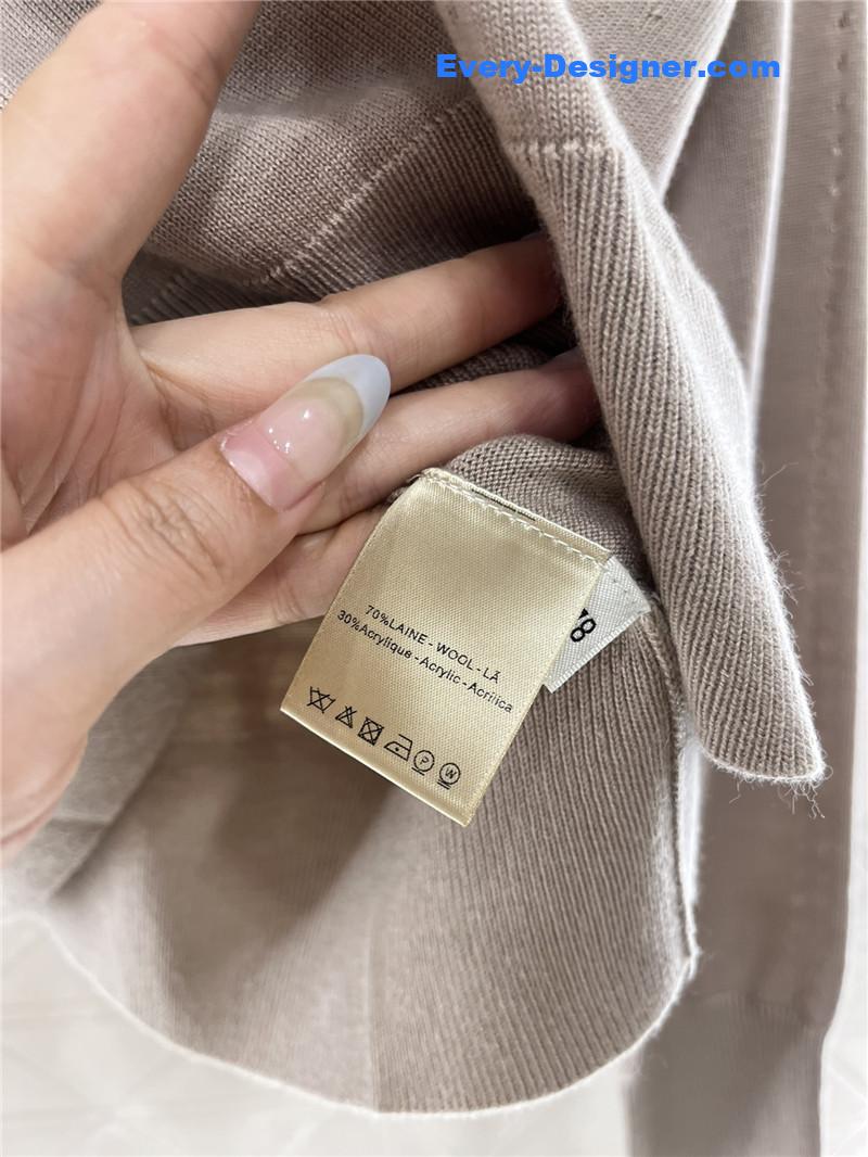 H**me5 v-neck knitted top replica clothing sites