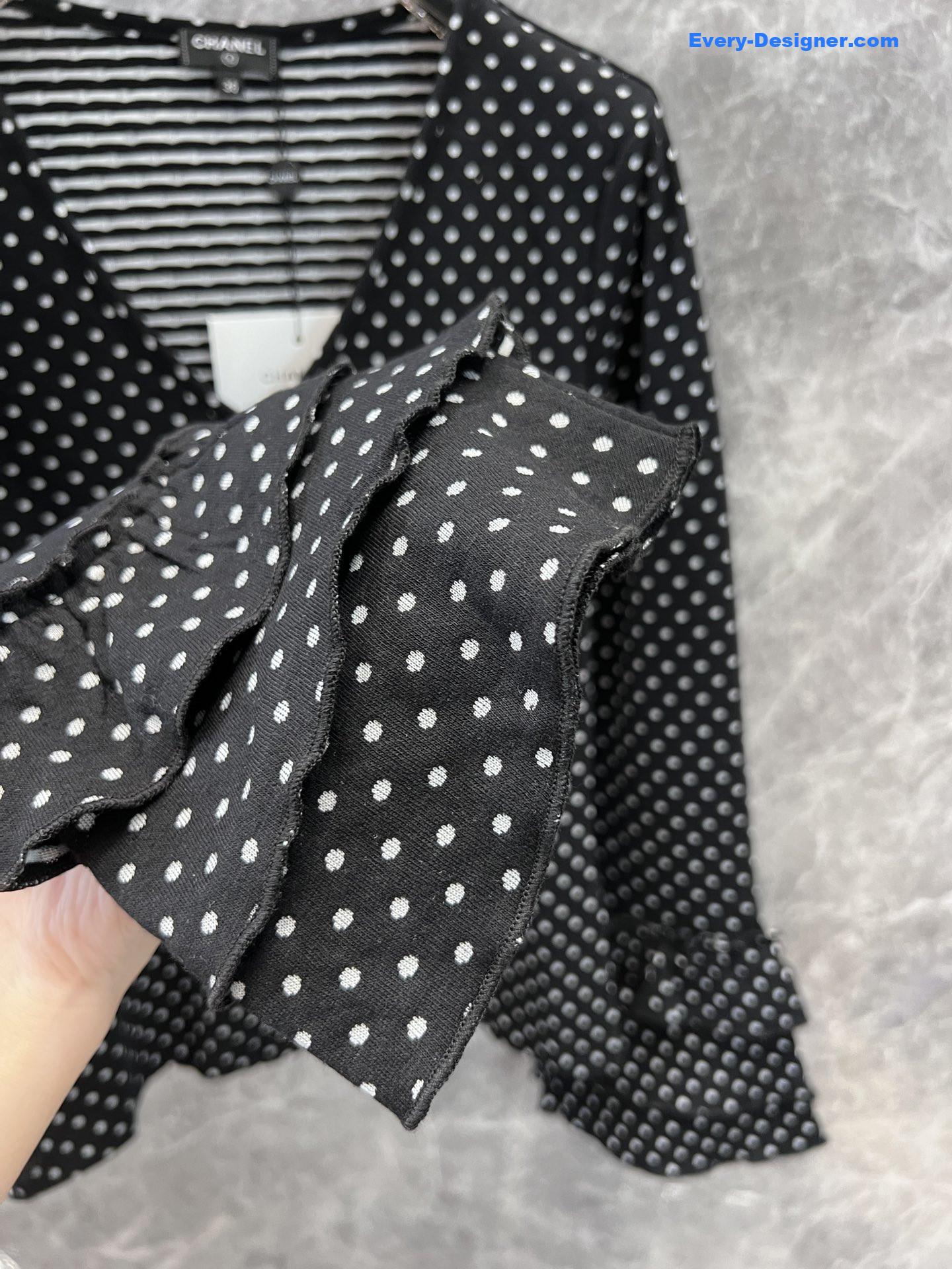 Ch**el v-neck long-sleeved t-shirt