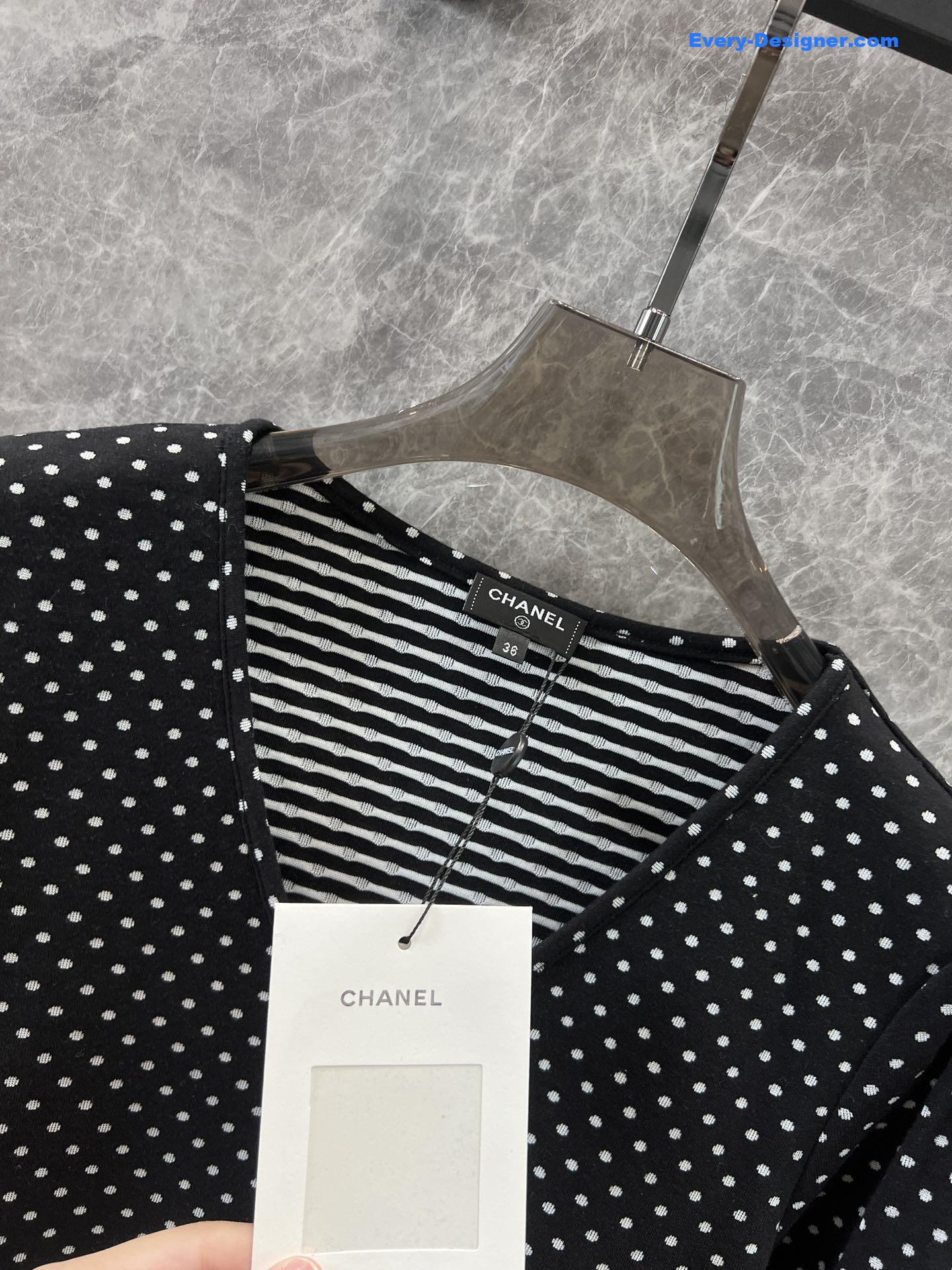 Ch**el v-neck long-sleeved t-shirt