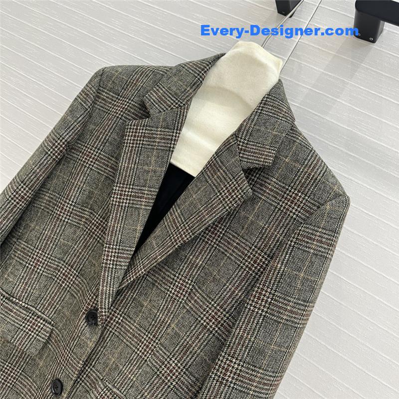 Pra*a british college suit