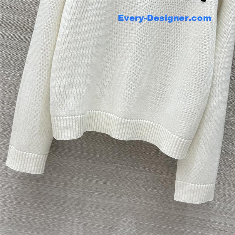 Gvc*1 white embroidered logo sweater