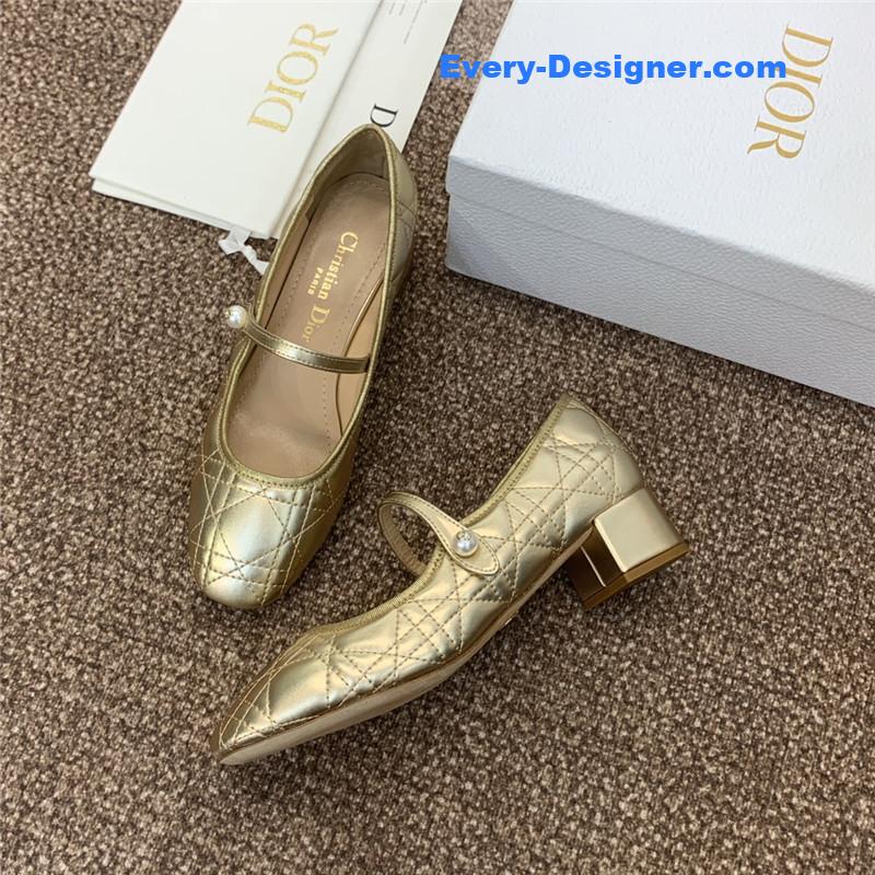 D10r ballet pump in gold quilted cannage calfskin