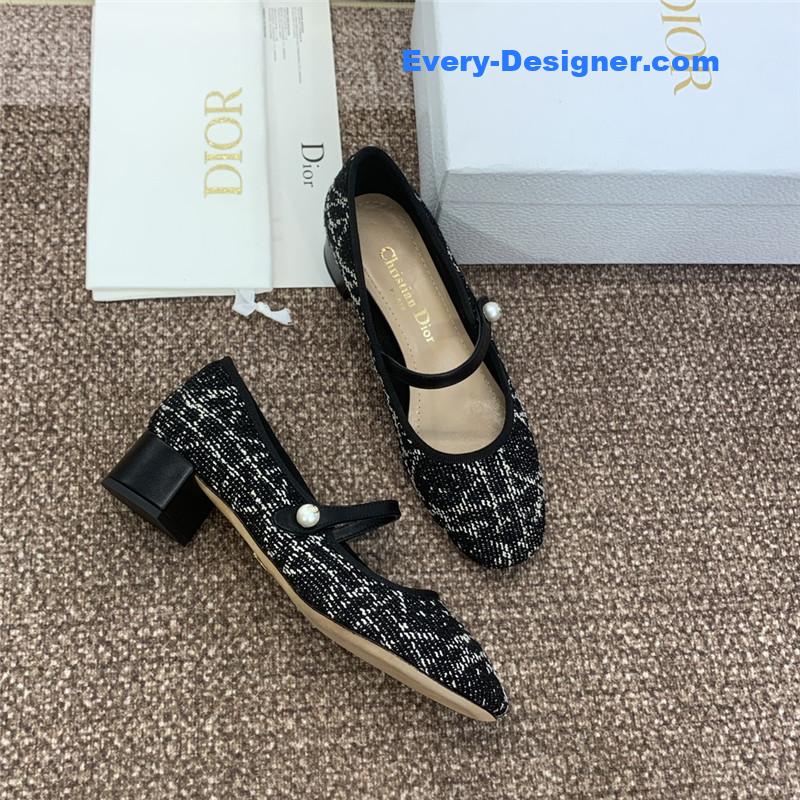 D10r ballet pump in gold cannage tweed