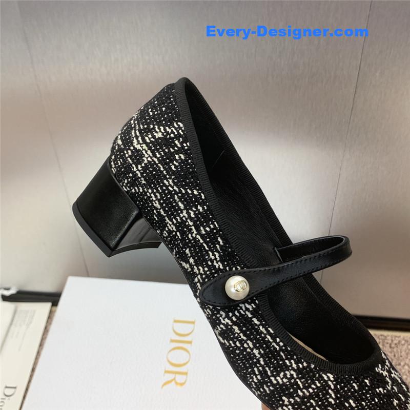 D10r ballet pump in gold cannage tweed