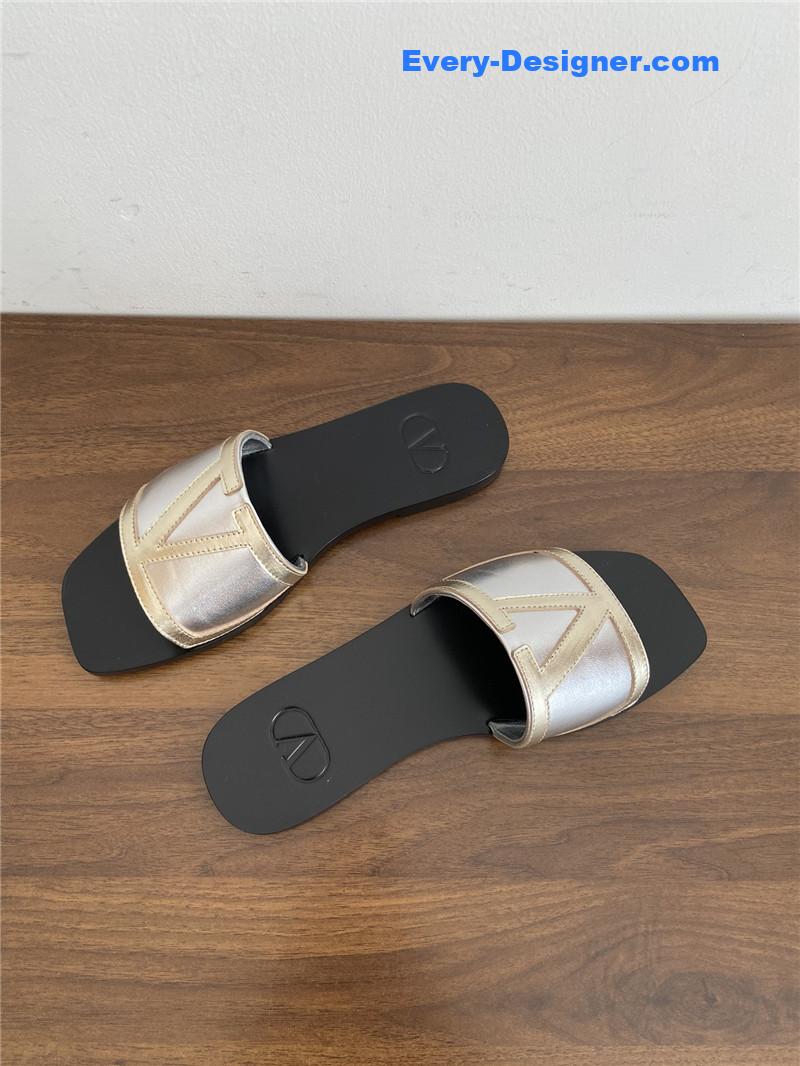 Va1e*ntin0 viva s*perstar nappa slides butter/silver