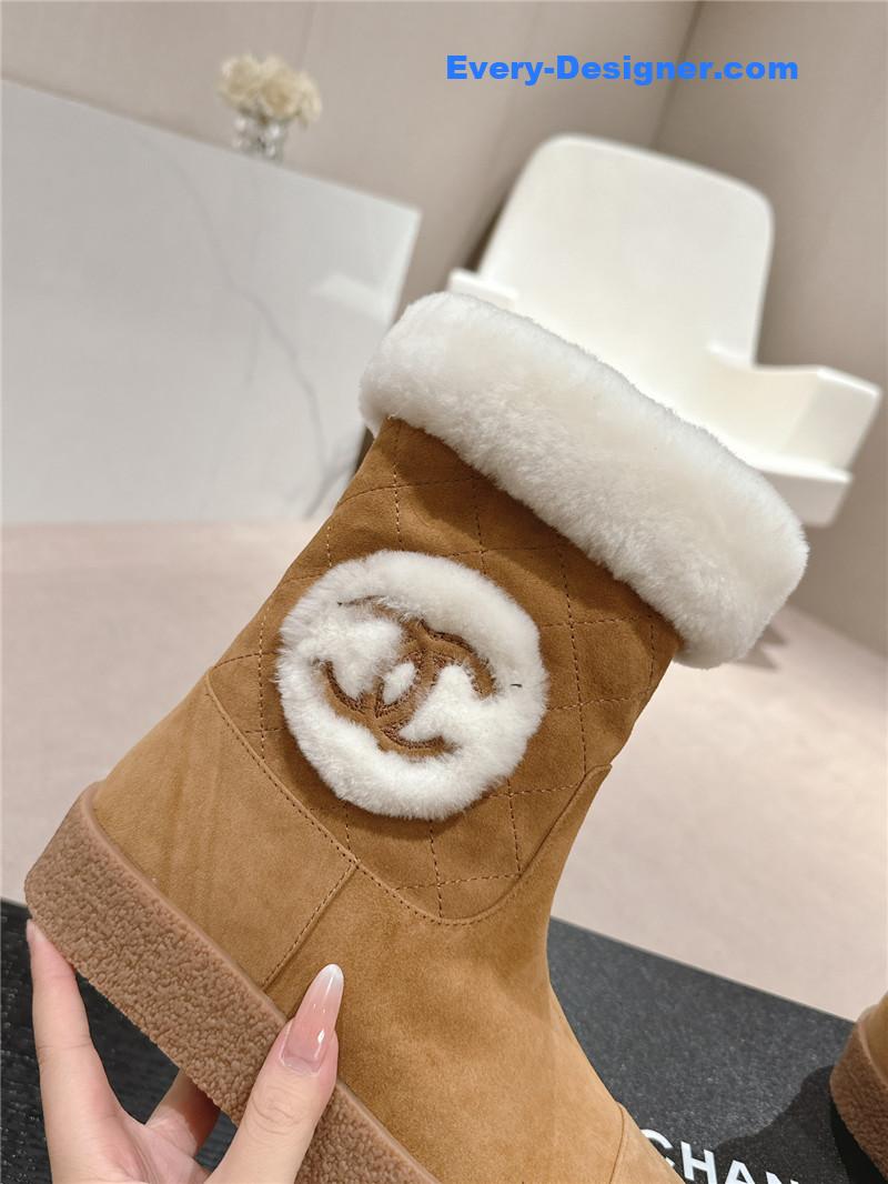 Ch**el logo brown suede snow boots
