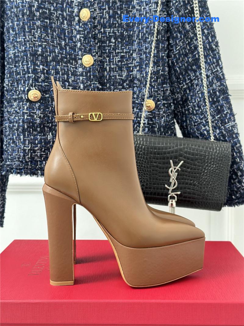 Va1e*ntin0 garavani brown leather heel platform booties