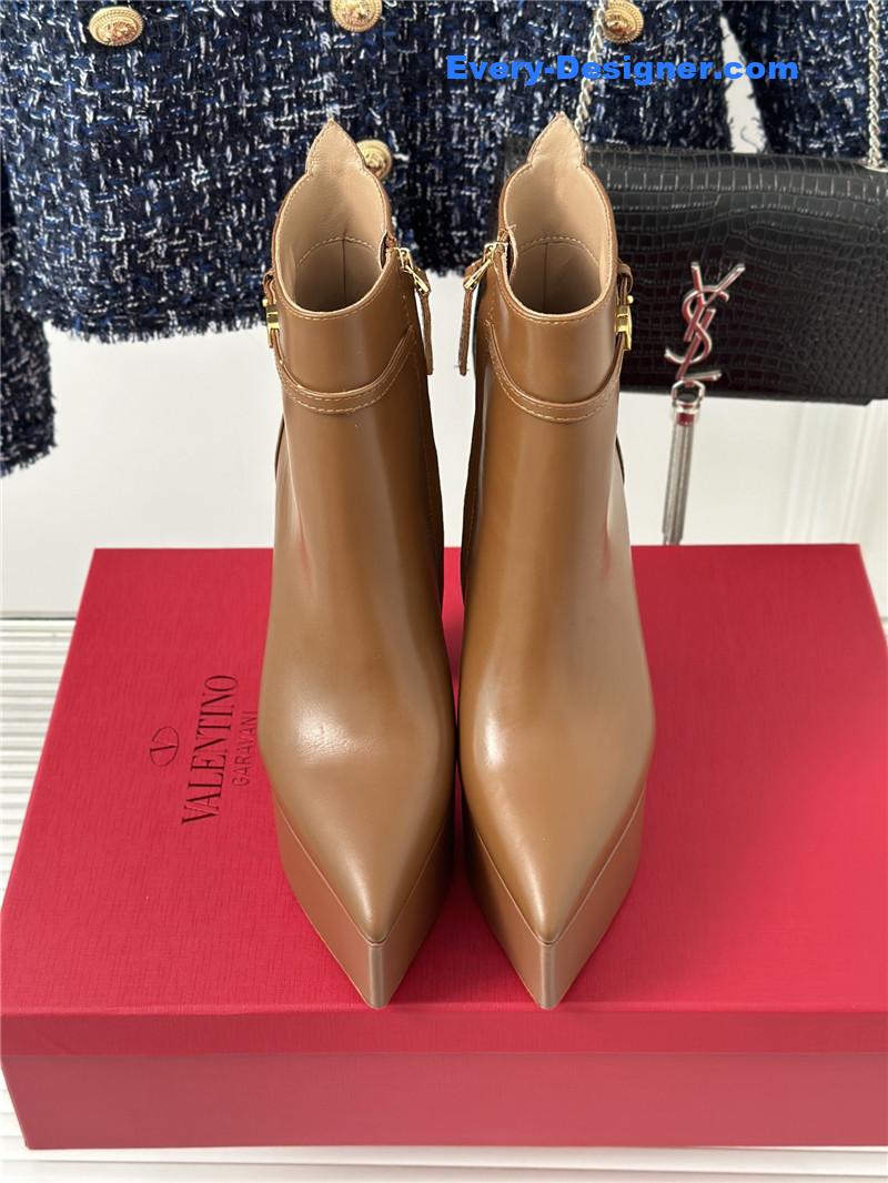 Va1e*ntin0 garavani brown leather heel platform booties