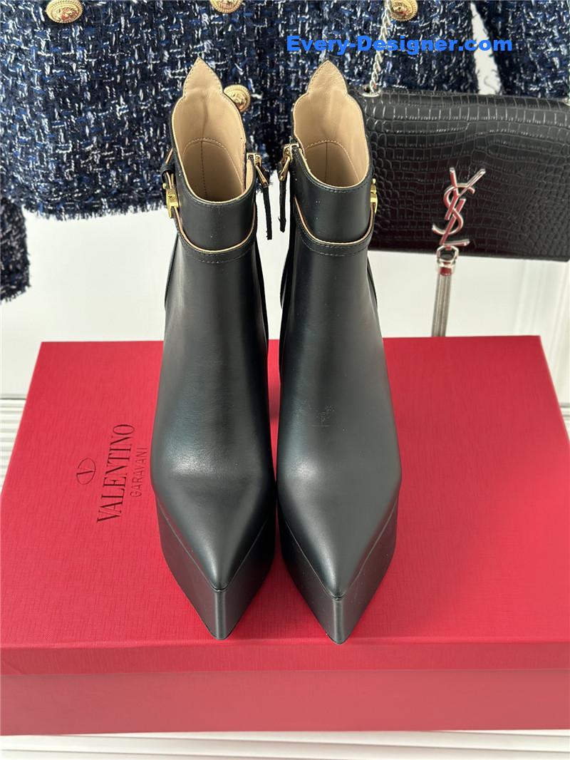 Va1e*ntin0 garavani black leather heel platform booties
