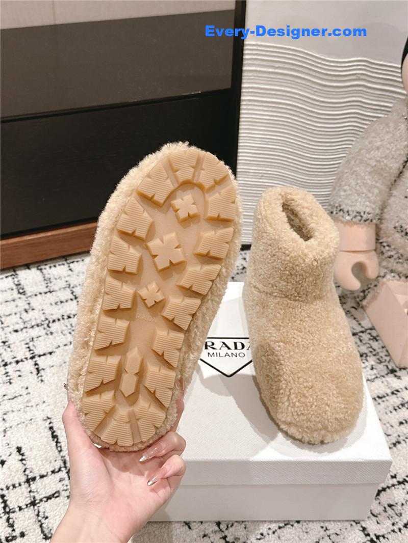 Pra*a shearling booties beige