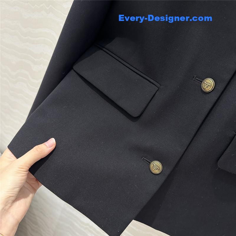 Pra*a wide shoulder suit