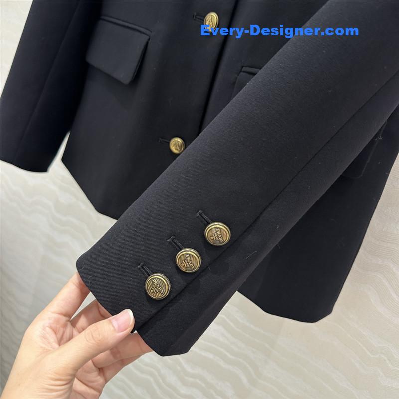 Pra*a wide shoulder suit