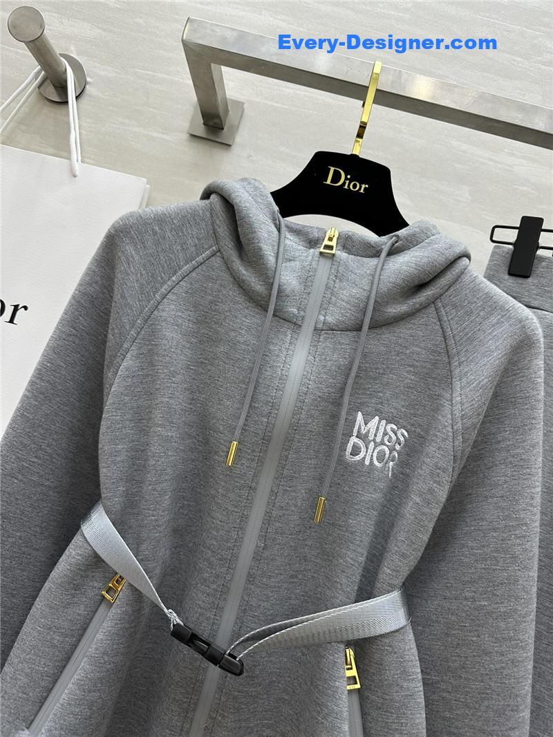 D10r sports style suit