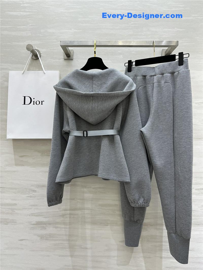 D10r sports style suit