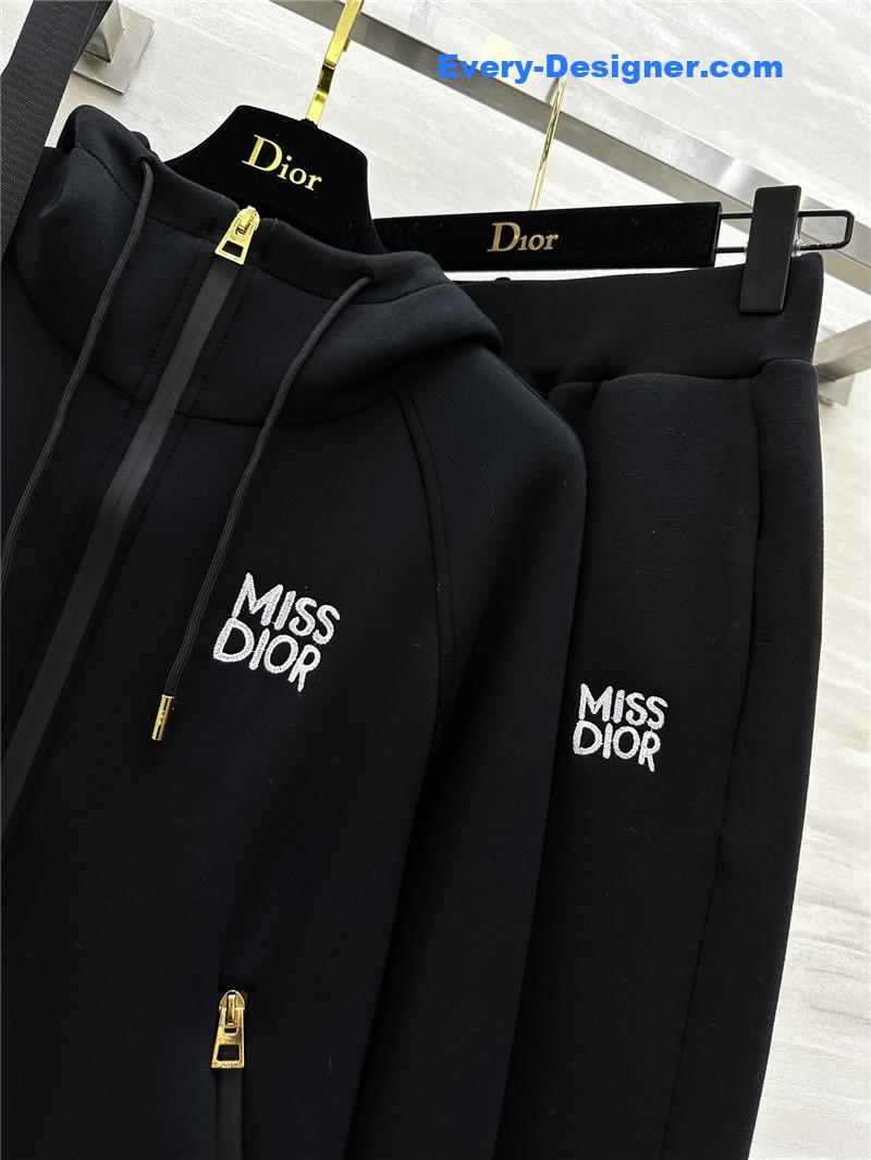 D10r sports style suit